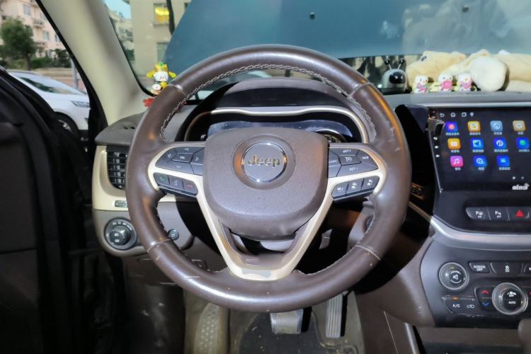 Used Jeep Cherokee 2014 2.4L Luxury Edition Steering Wheel