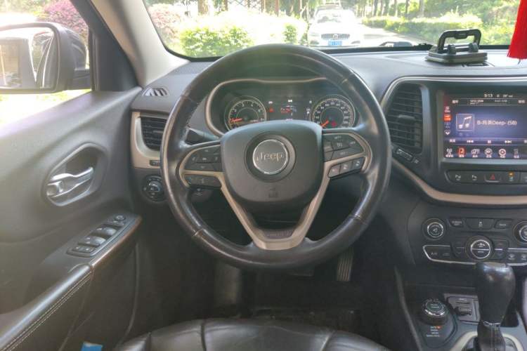 Used Jeep Cherokee 2014 2.4L Luxury Edition Steering Wheel