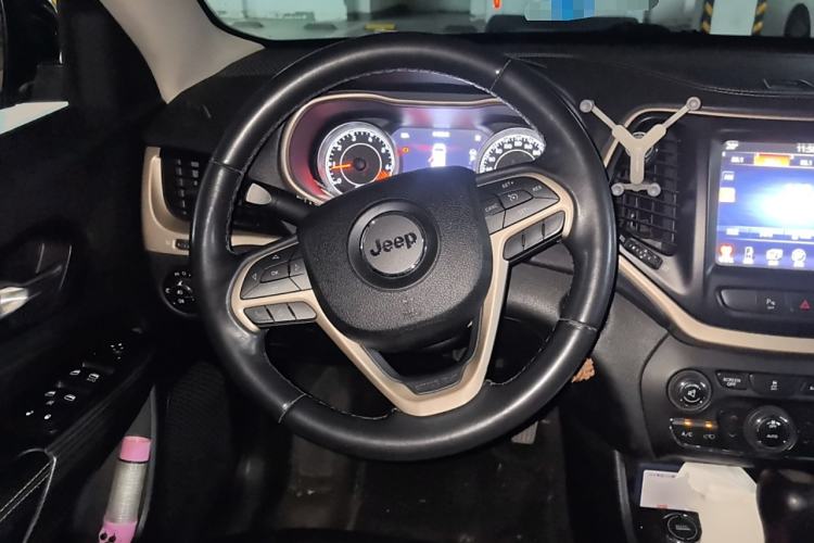 Used Jeep Cherokee 2014 2.4L Urban Edition Steering Wheel