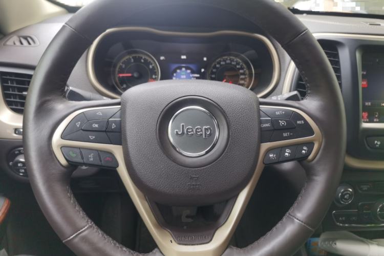 Used Jeep Cherokee 2014 2.4L Luxury Edition Steering Wheel