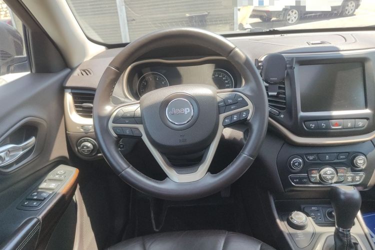Used Jeep Cherokee 2014 2.4L Luxury Edition Steering Wheel