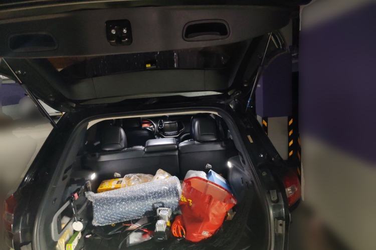 Used Jeep Cherokee 2014 2.4L Urban Edition Trunk