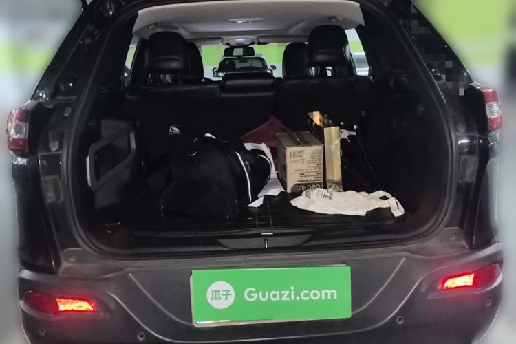 Used Jeep Cherokee 2014 2.4L Urban Edition Trunk