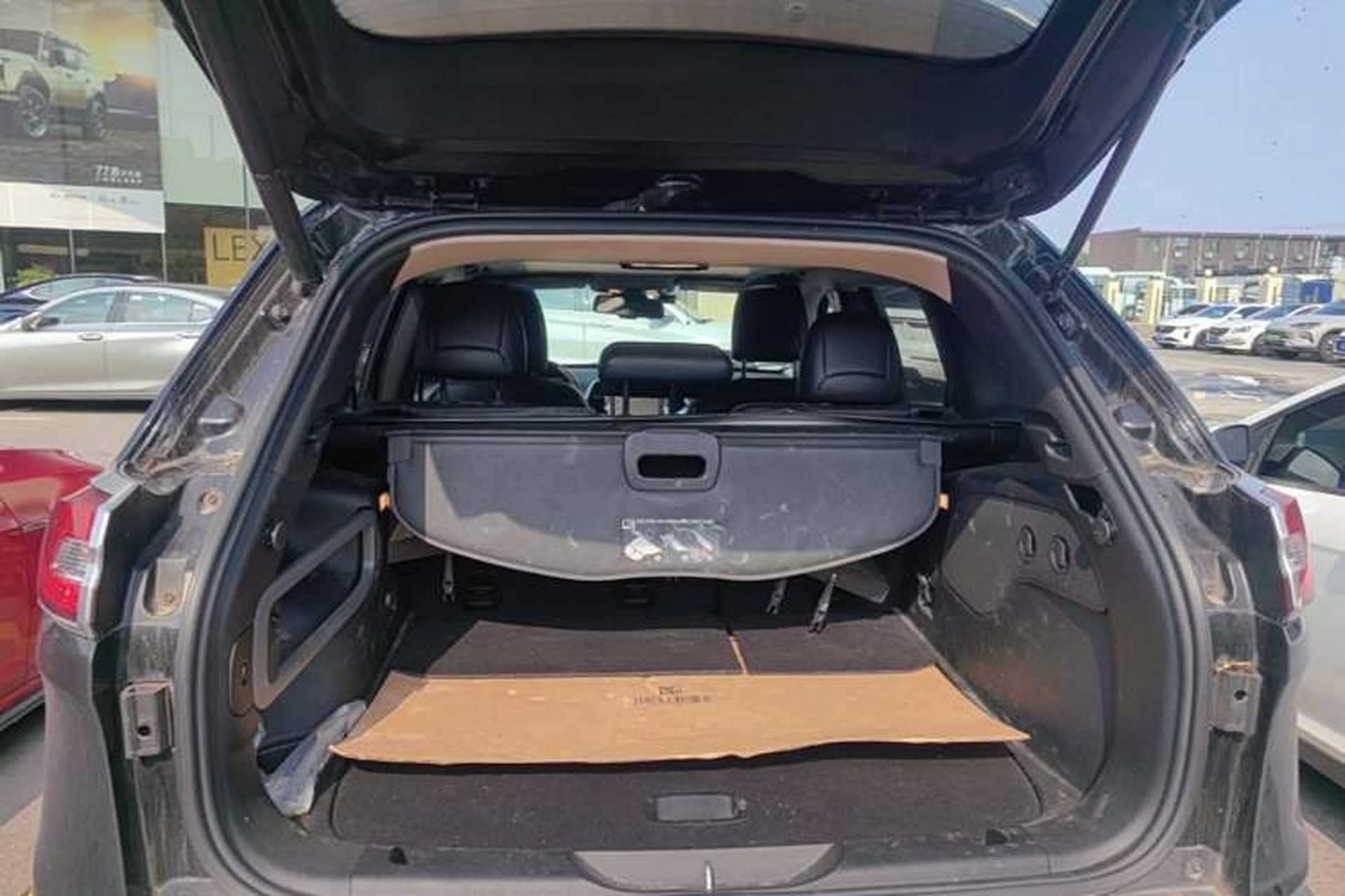 Used Jeep Cherokee 2014 2.4L Luxury Edition Trunk