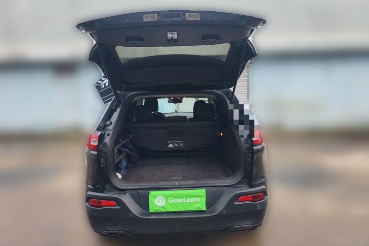 Used Jeep Cherokee 2014 2.4L Luxury Edition Trunk