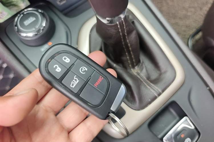 Used Jeep Cherokee 2014 2.4L Luxury Edition Vehicle Key