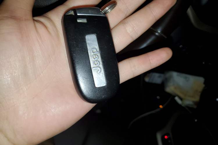 Used Jeep Cherokee 2014 2.4L Luxury Edition Vehicle Key