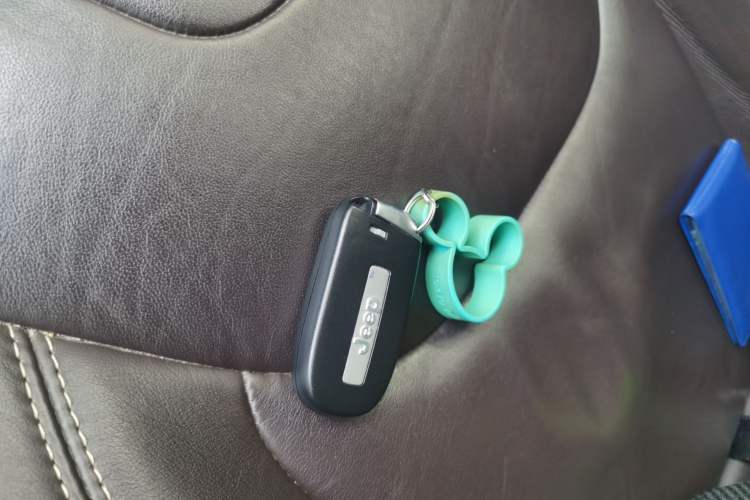Used Jeep Cherokee 2014 2.4L Luxury Edition Vehicle Key