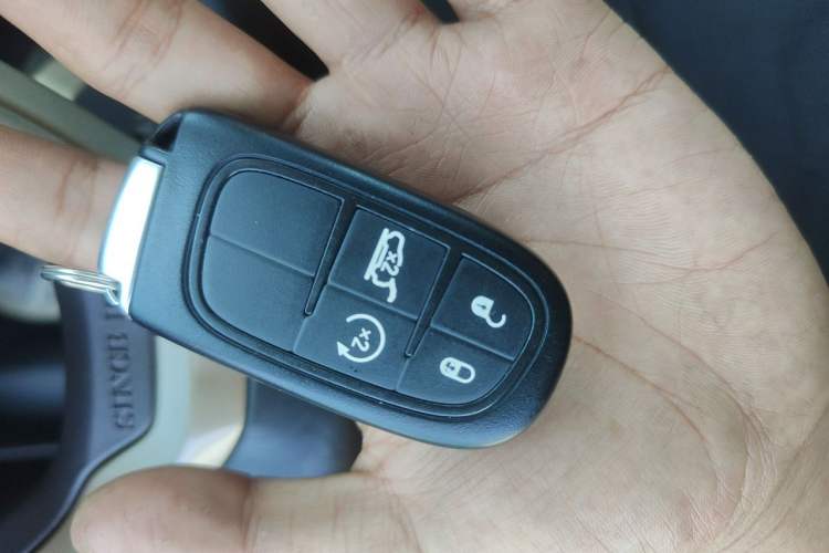 Used Jeep Cherokee 2014 2.4L Luxury Edition Vehicle Key
