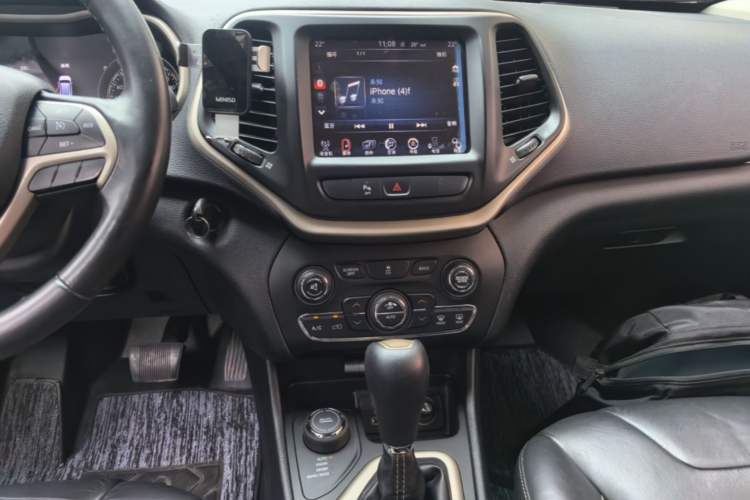 Used Jeep Cherokee 2014 2.4L Urban Edition Audio And AC Panel