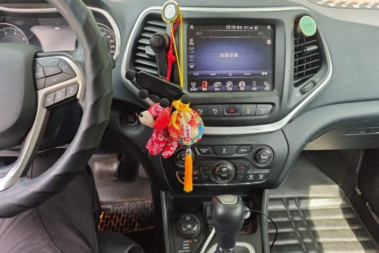 Used Jeep Cherokee 2014 2.4L Elite Edition Audio And AC Panel