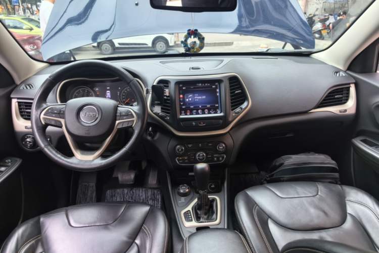 Used Jeep Cherokee 2014 2.4L Urban Edition Center Console