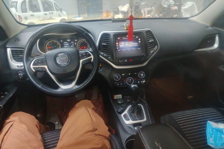 Used Jeep Cherokee 2014 2.4L Urban Edition Center Console