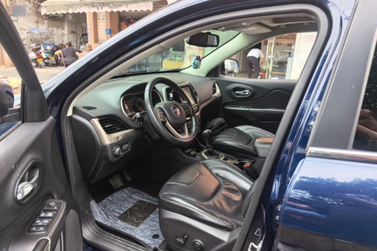 Used Jeep Cherokee 2014 2.4L Urban Edition Driver Seat
