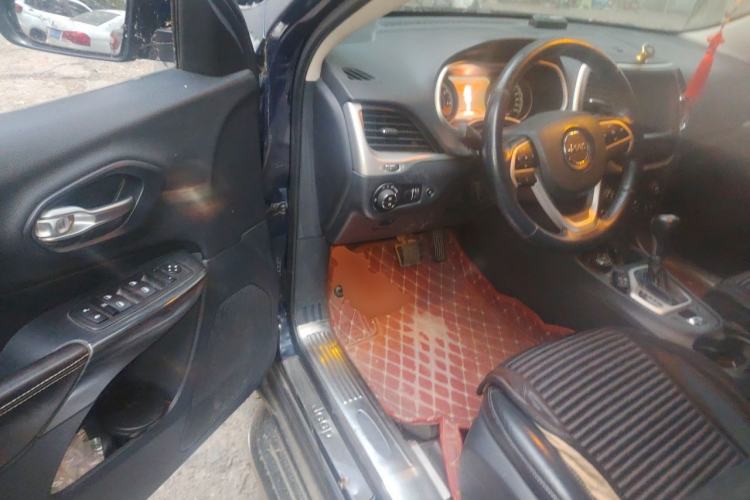 Used Jeep Cherokee 2014 2.4L Urban Edition Driver Seat