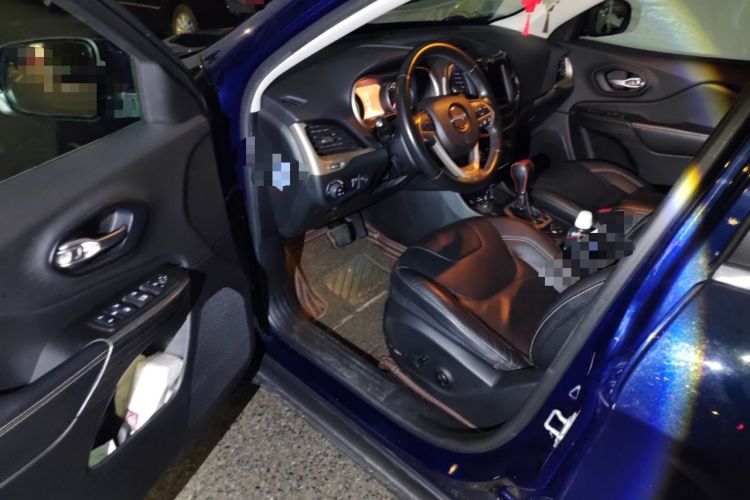 Used Jeep Cherokee 2014 2.4L Luxury Edition Driver Seat