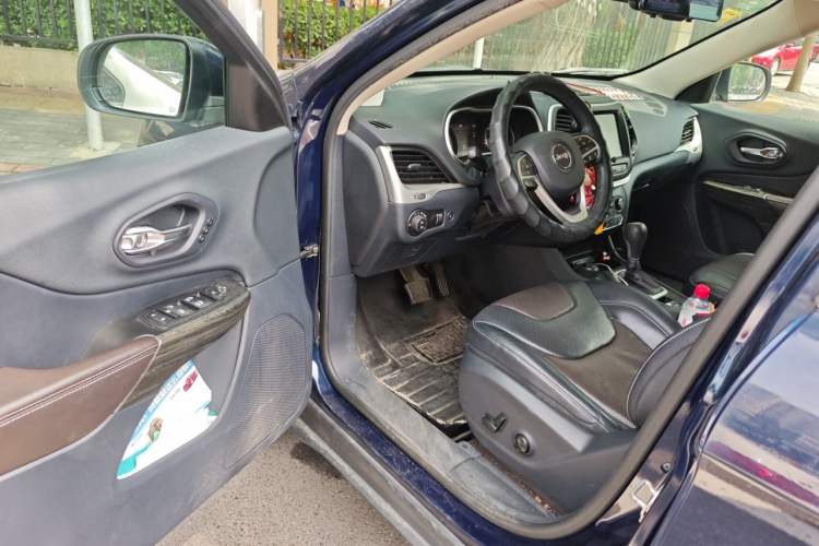 Used Jeep Cherokee 2014 2.4L Elite Edition Driver Seat