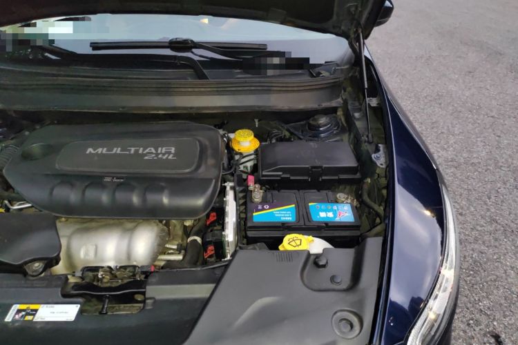 Used Jeep Cherokee 2014 2.4L Luxury Edition Engine Bay Left