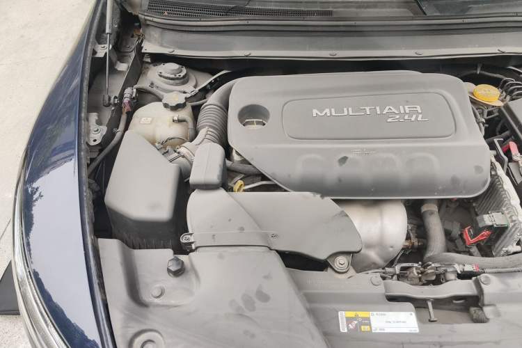 Used Jeep Cherokee 2014 2.4L High-Performance Version Engine Bay Right