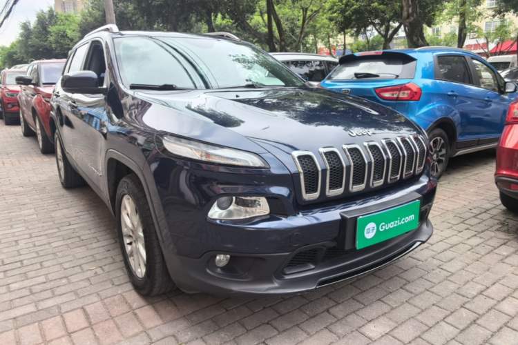 Used Jeep Cherokee 2014 2.4L Urban Edition Front Right 45 Deg