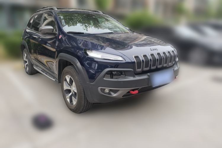 Used Jeep Cherokee 2014 2.4L High-Performance Version Front Right 45 Deg
