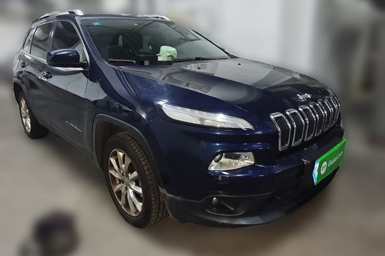 Used Jeep Cherokee 2014 2.4L Luxury Edition Front Right 45 Deg