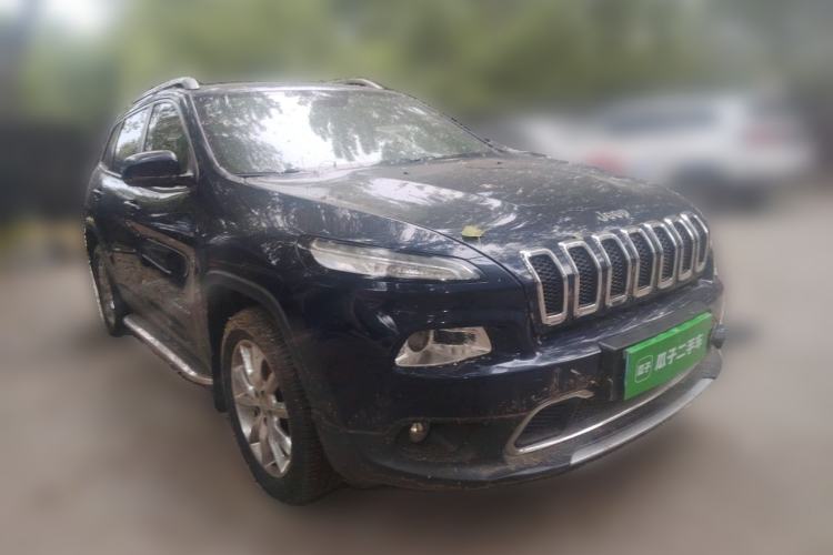 Used Jeep Cherokee 2014 2.4L Urban Edition Front Right 45 Deg