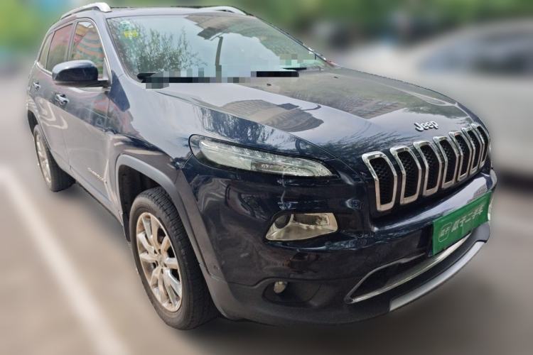 Used Jeep Cherokee 2014 2.4L Elite Edition Front Right 45 Deg