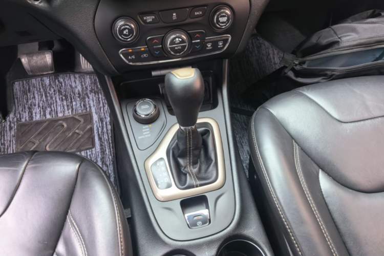 Used Jeep Cherokee 2014 2.4L Urban Edition Gear Lever