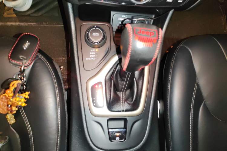Used Jeep Cherokee 2014 2.4L Luxury Edition Gear Lever