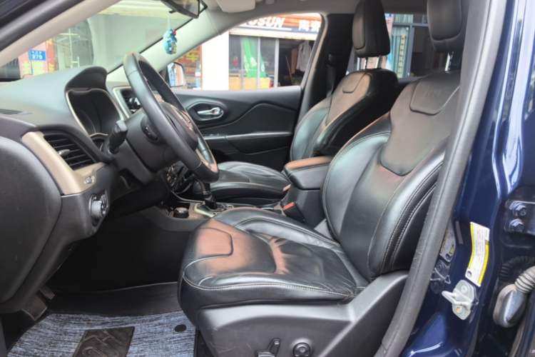 Used Jeep Cherokee 2014 2.4L Urban Edition Left Front Seat