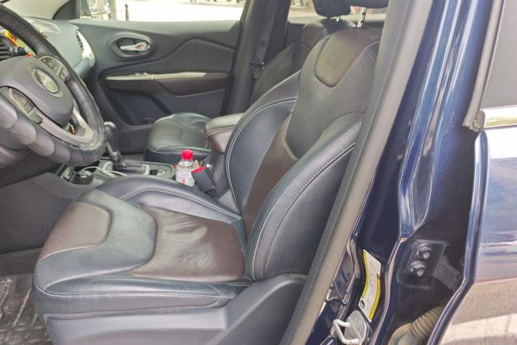 Used Jeep Cherokee 2014 2.4L Elite Edition Left Front Seat
