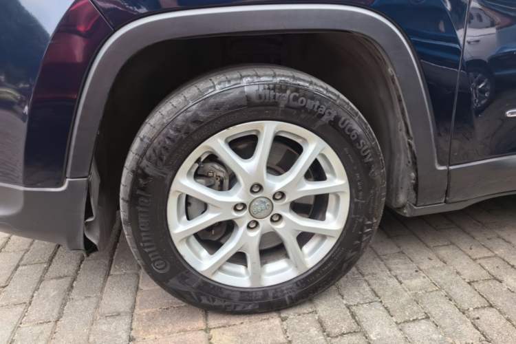 Used Jeep Cherokee 2014 2.4L Urban Edition Left Front Wheel Hub