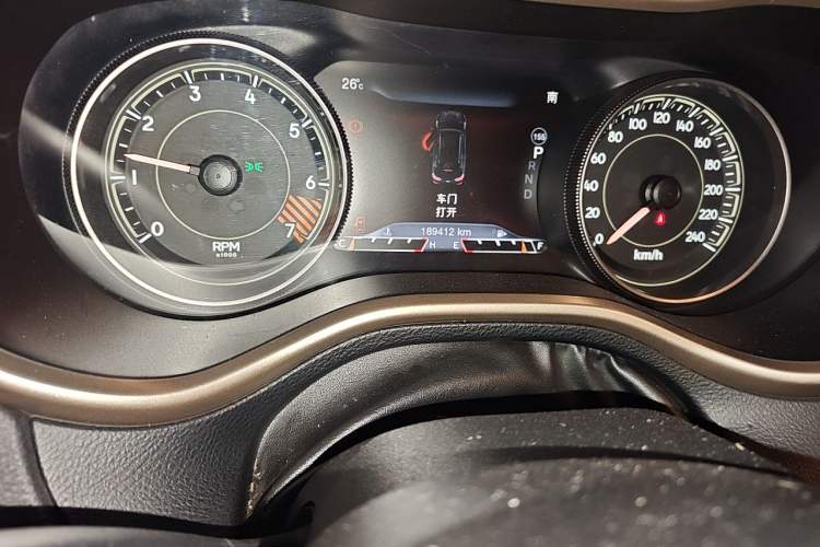 Used Jeep Cherokee 2014 2.4L Luxury Edition Odometer Close Up