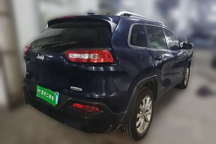 Used Jeep Cherokee 2014 2.4L Luxury Edition Rear Right 45 Deg