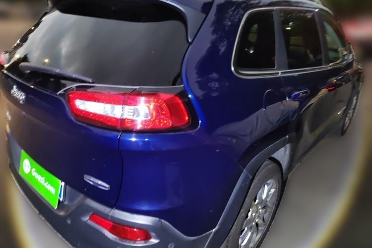 Used Jeep Cherokee 2014 2.4L Luxury Edition Rear Right 45 Deg