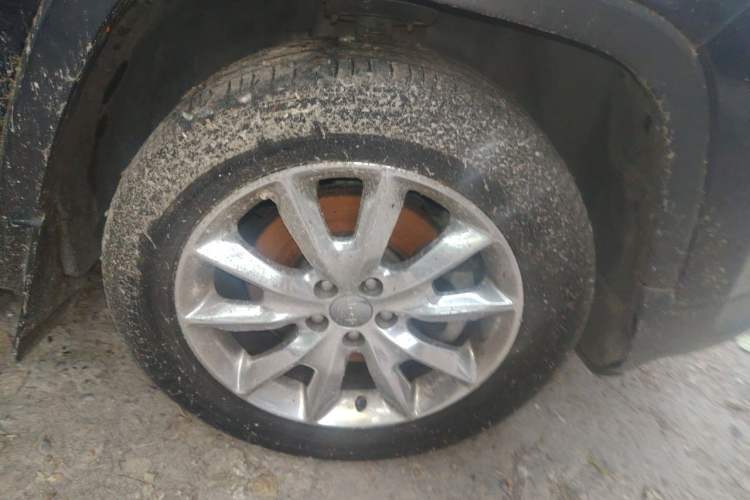 Used Jeep Cherokee 2014 2.4L Urban Edition Right Front Wheel Hub