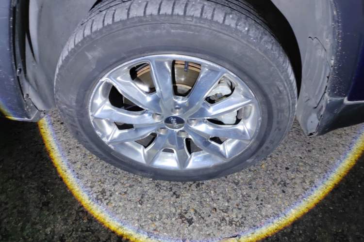 Used Jeep Cherokee 2014 2.4L Luxury Edition Right Front Wheel Hub