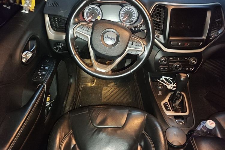 Used Jeep Cherokee 2014 2.4L Luxury Edition Steering Wheel