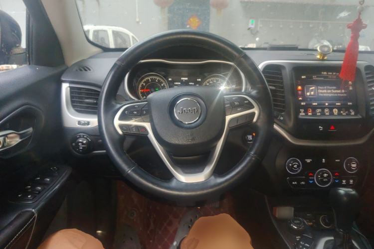Used Jeep Cherokee 2014 2.4L Urban Edition Steering Wheel