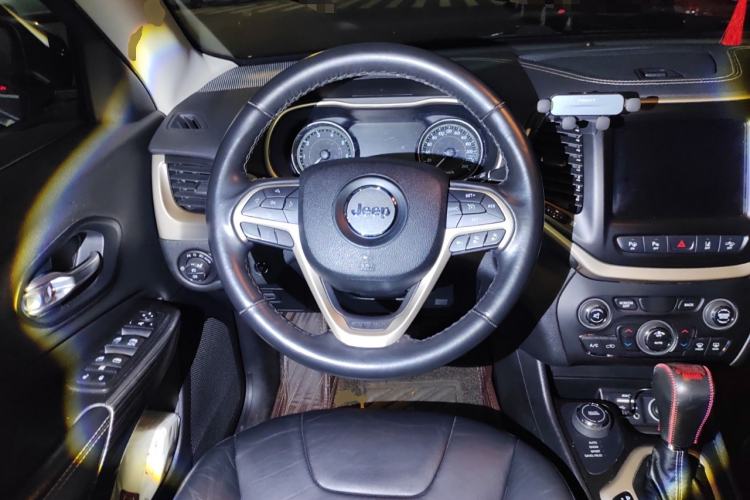 Used Jeep Cherokee 2014 2.4L Luxury Edition Steering Wheel