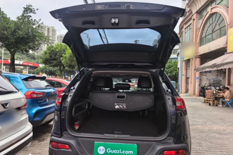 Used Jeep Cherokee 2014 2.4L Urban Edition Trunk