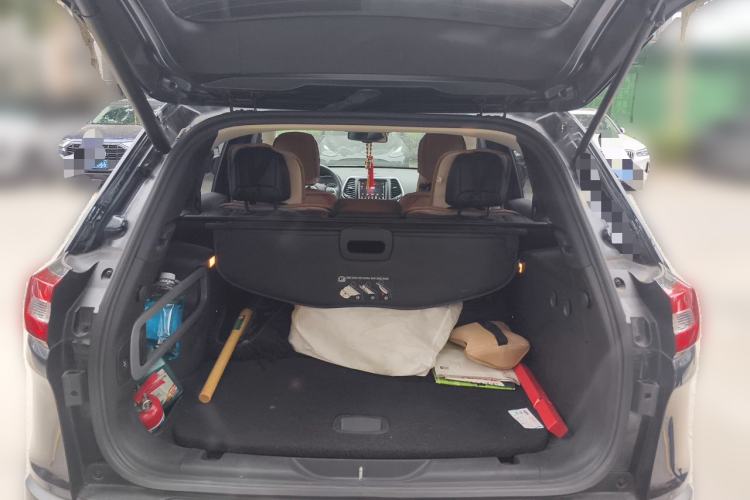 Used Jeep Cherokee 2014 2.4L High-Performance Version Trunk