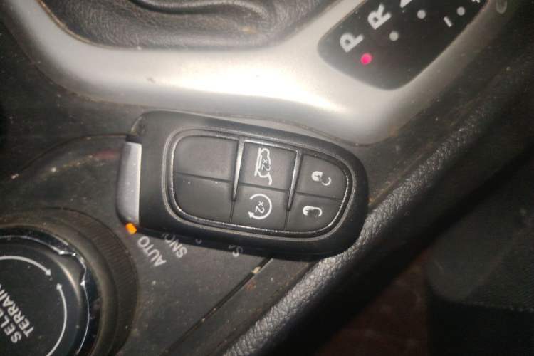 Used Jeep Cherokee 2014 2.4L Urban Edition Vehicle Key