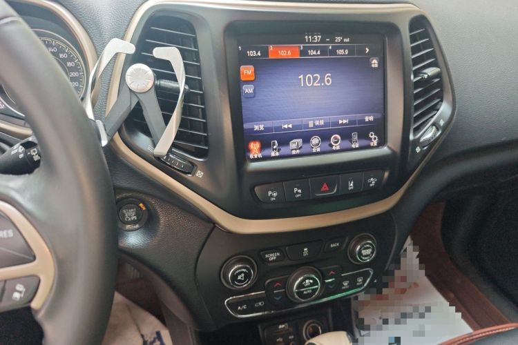 Used Jeep Cherokee 2014 2.4L Luxury Edition Audio And AC Panel