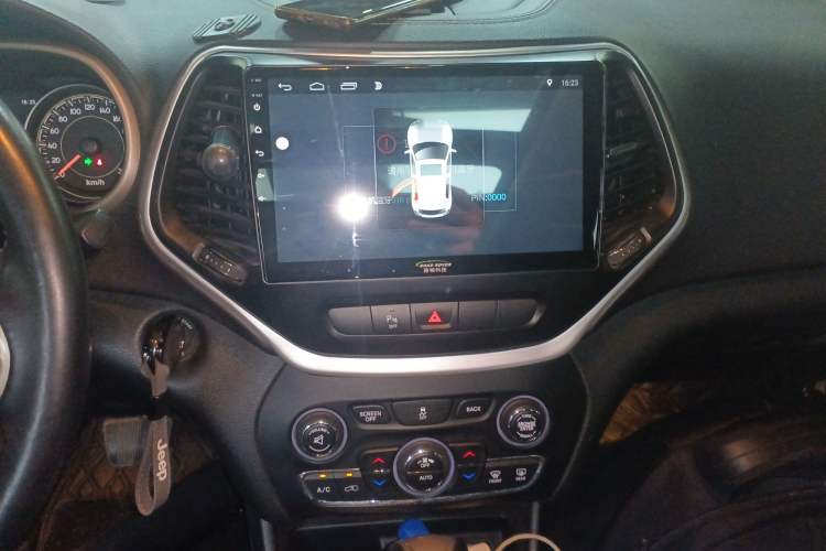 Used Jeep Cherokee 2014 2.4L Urban Edition Audio And AC Panel