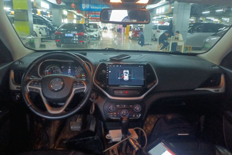 Used Jeep Cherokee 2014 2.4L Urban Edition Center Console