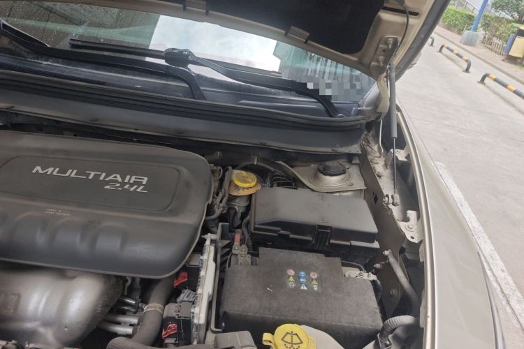 Used Jeep Cherokee 2014 2.4L Luxury Edition Engine Bay Left