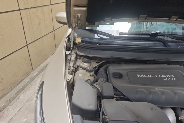 Used Jeep Cherokee 2014 2.4L Luxury Edition Engine Bay Right