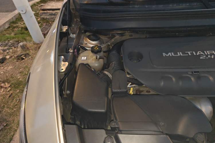 Used Jeep Cherokee 2014 2.4L Luxury Edition Engine Bay Right
